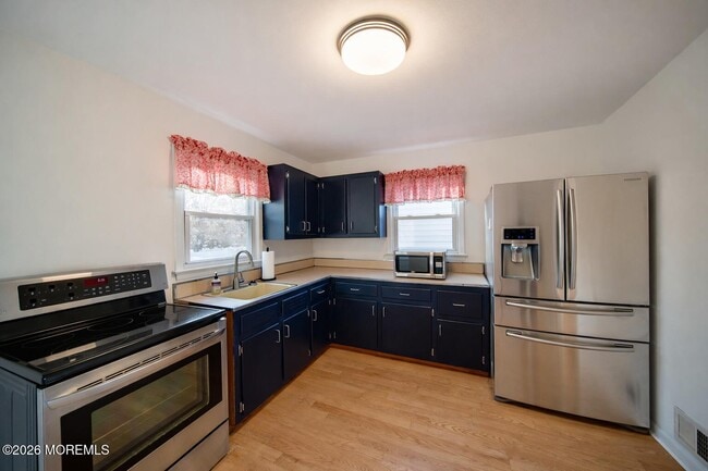 Building Photo - 32 Lake Ave