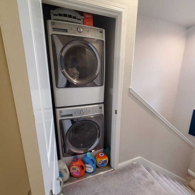 Building Photo - Modern Concord Townhouse 3/2.5 near BART &...