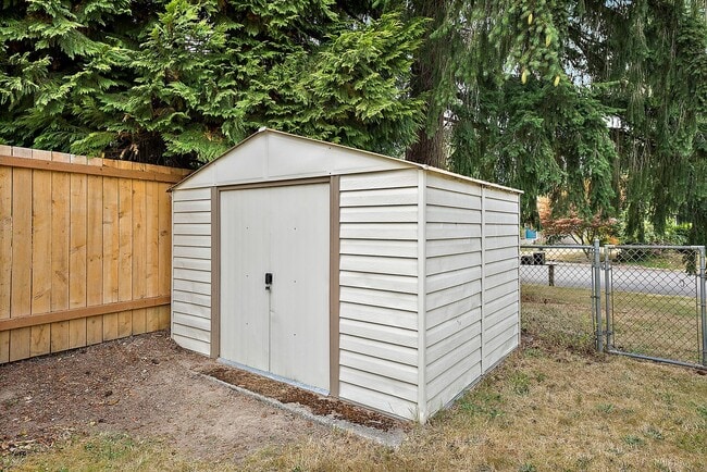 Building Photo - Woodland Creek Rambler on Corner lot with large yard