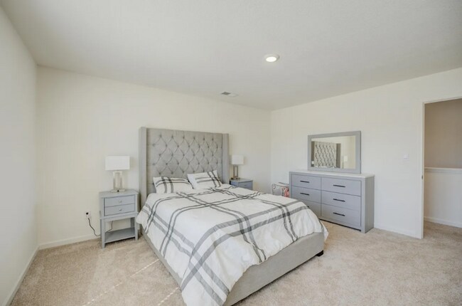 Building Photo - Desirable Fairway Village 4 bedroom 2.5 bath home in Oakland