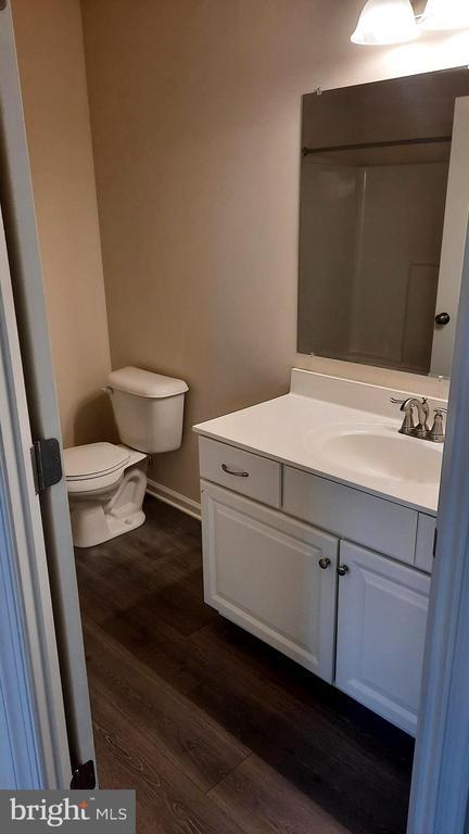 Building Photo - 945 Admiral's Quay Dr