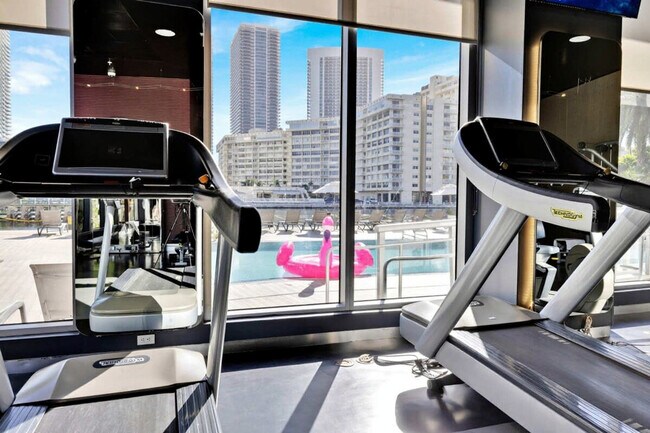 Building Photo - 2602 Hallandale Beach Blvd