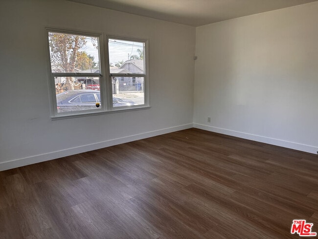 Building Photo - 1160 N Fries Ave