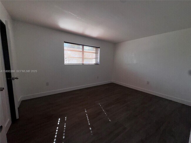 Building Photo - 8405 SW 137th Ave