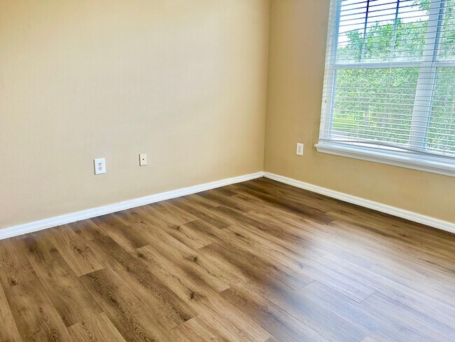 Building Photo - Beautiful Home in Parkview at Lake Shore