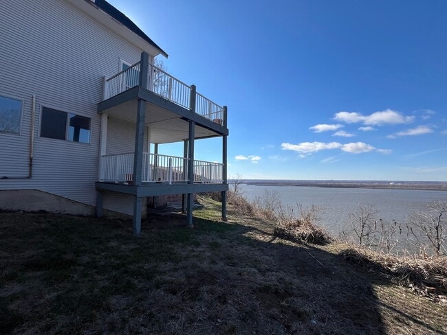 Building Photo - Beautiful 3 bedroom with river views