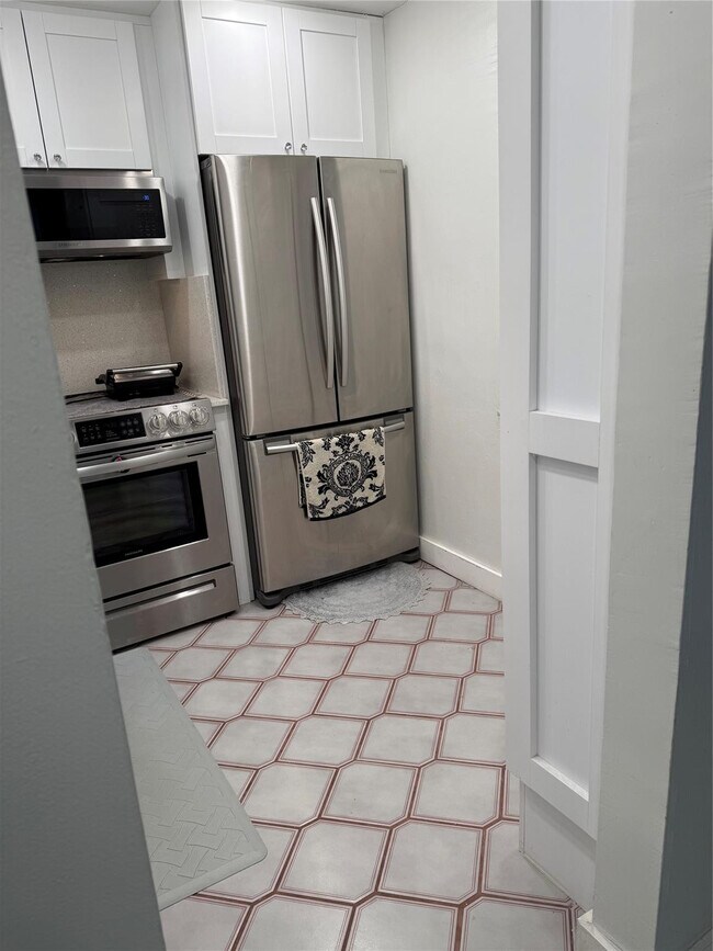 Building Photo - 9360 Lime Bay Blvd