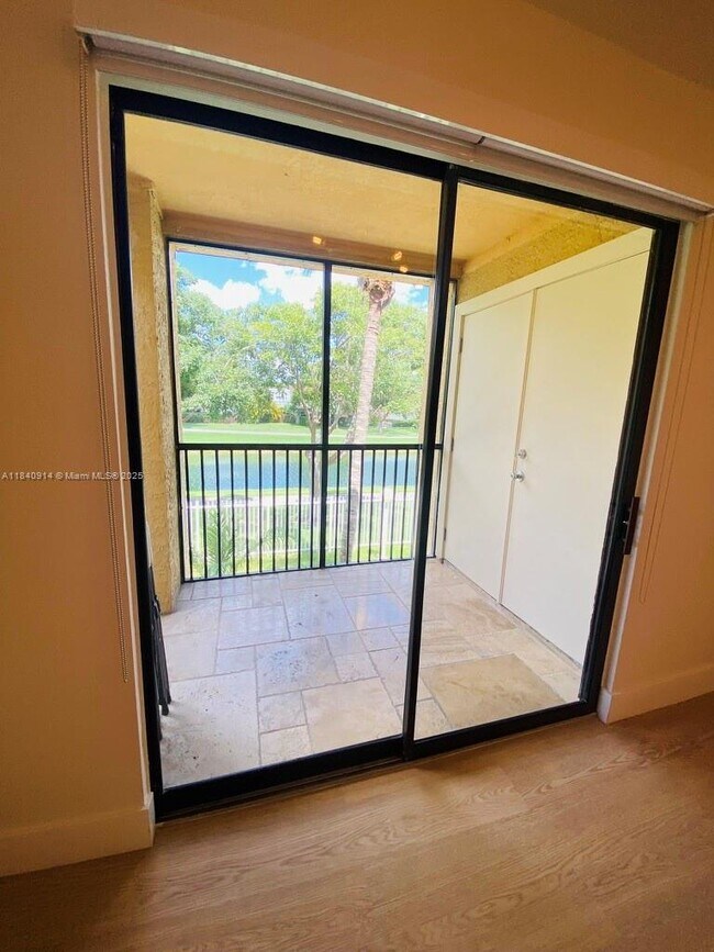 Building Photo - 10581 SW 155th Ct