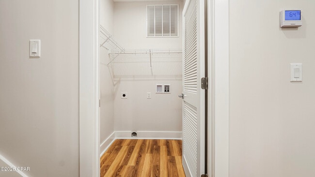 Building Photo - 1719 Country Club Dr