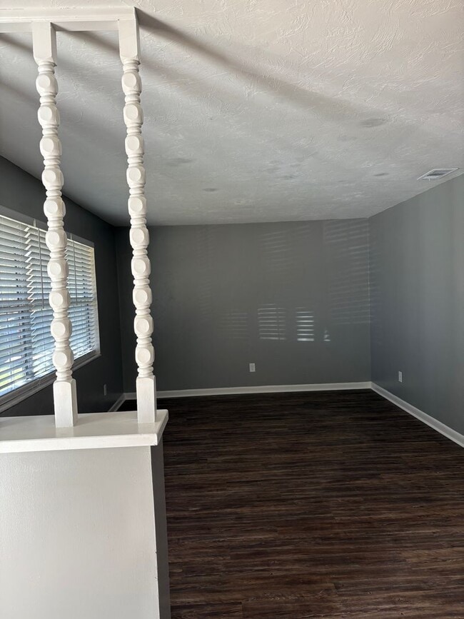 Building Photo - Eastgate Home