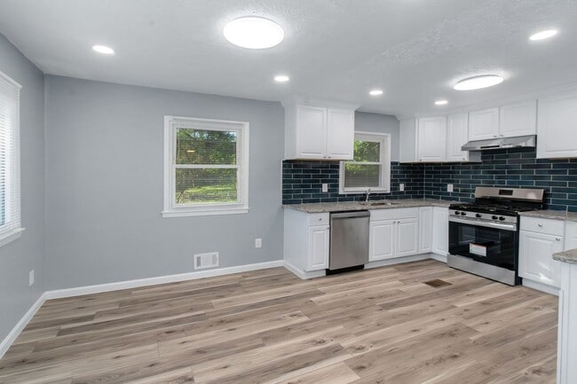 Building Photo - Your home awaits!