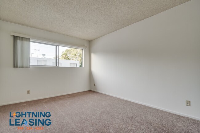Building Photo - 1035 Hayworth Ave