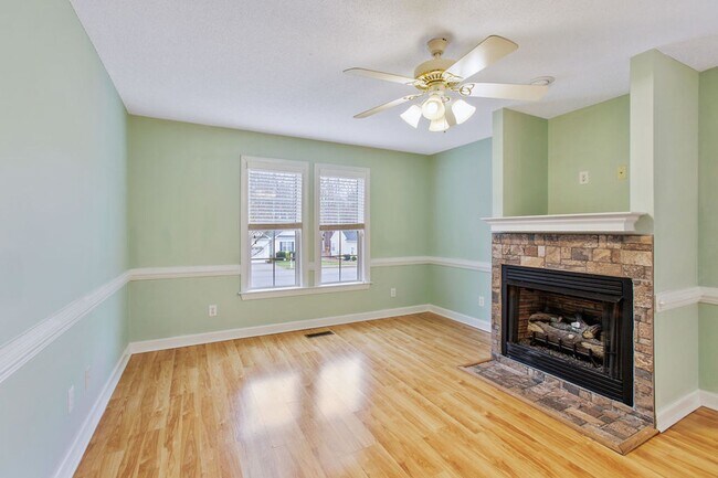 Building Photo - Adorable Ranch Home With Garage and Screen Porch!