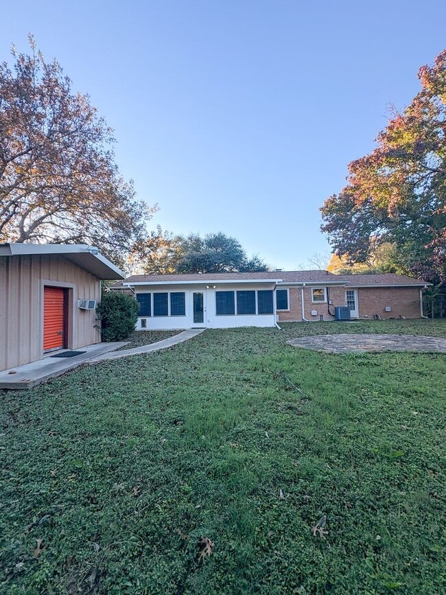 Building Photo - 2005 Downing St