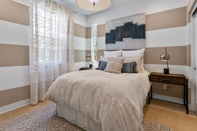 Building Photo - FURNISHED MODEL TOWNHOME IN HOA COMMUNITY