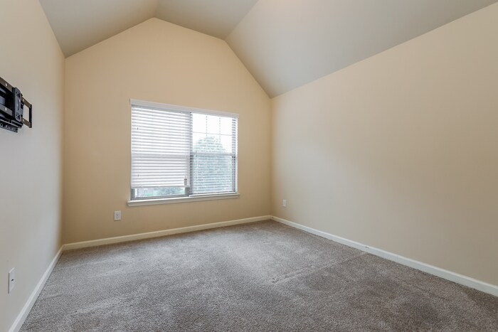 Building Photo - 4235 Sir Dixon Dr