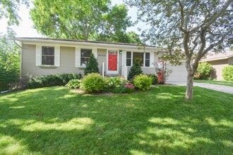 Building Photo - Well-Located 4BR Home in NW Rochester – Country Club Manor