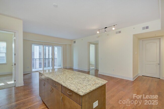 Building Photo - 4625 Piedmont Row Dr