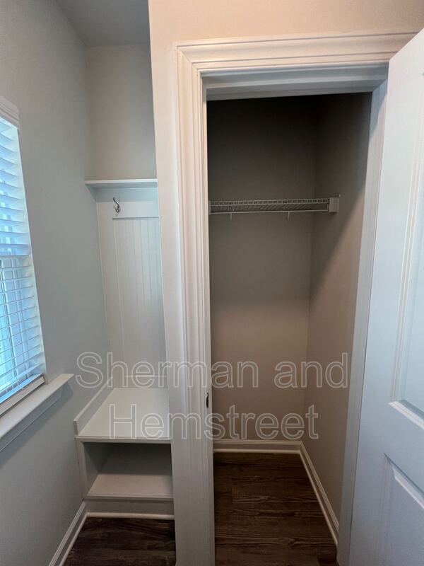 Building Photo - 5055 Mimosa Dr