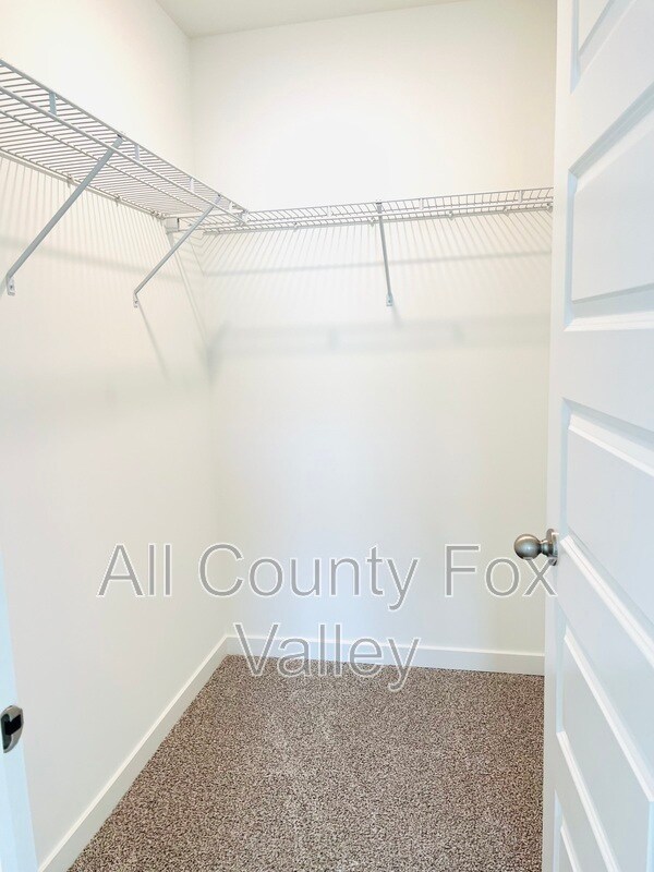 Building Photo - 879 Briar Gln Ct
