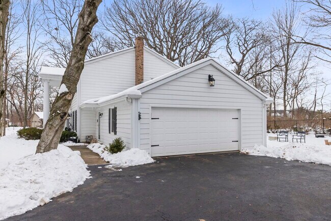 Building Photo - 945 Anne Rd