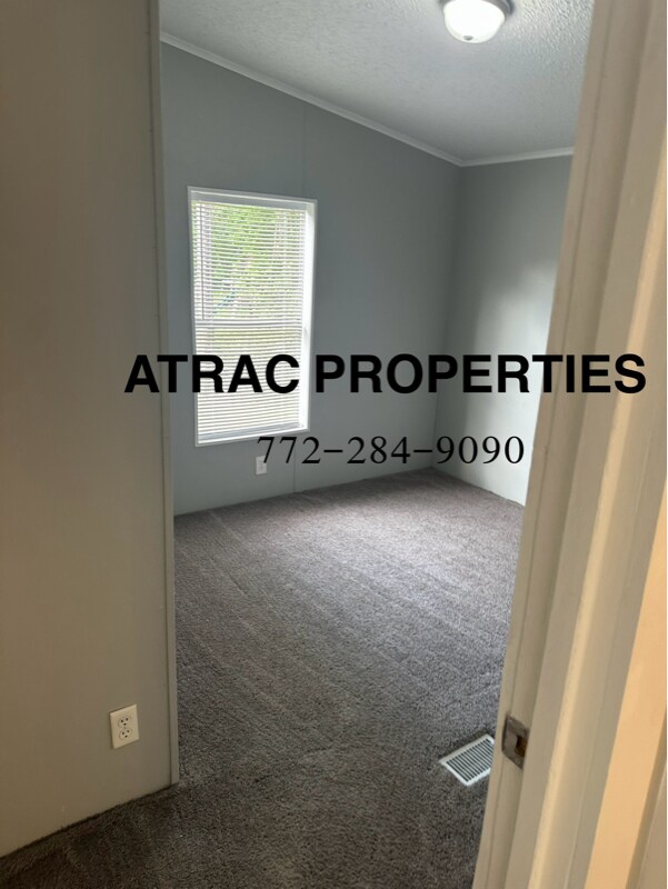 Building Photo - 608 NE Diana Terrace