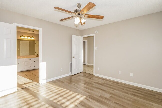 Building Photo - 93 Bloomington Cove