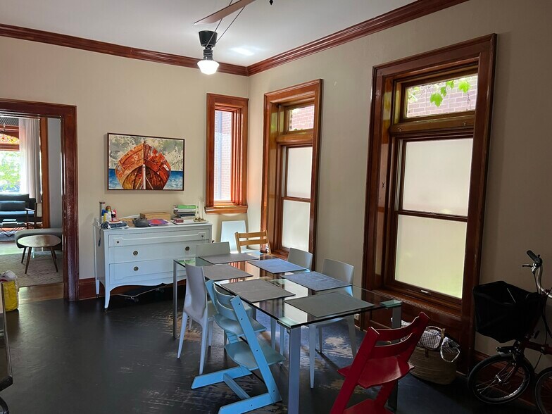 Kitchen (3) - 1102 W Wrightwood Ave