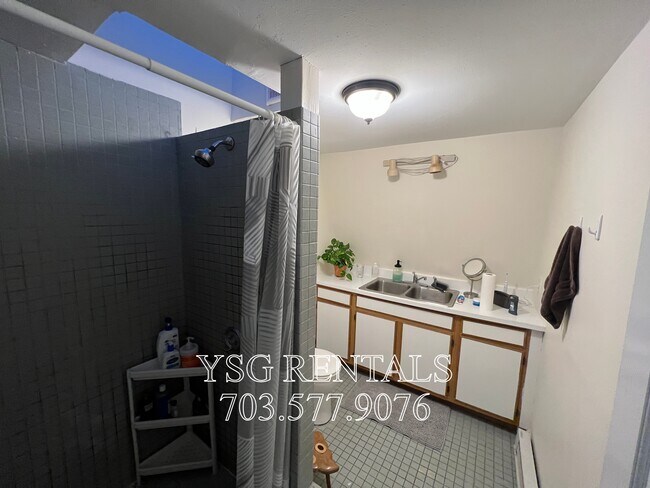 Building Photo - 25 Linwood St