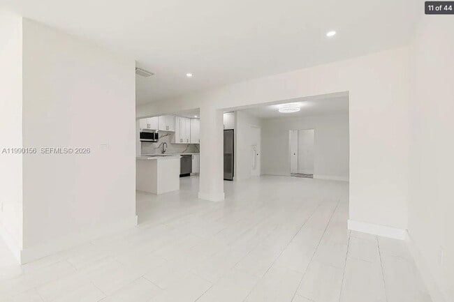 Building Photo - 865 W 72nd Pl