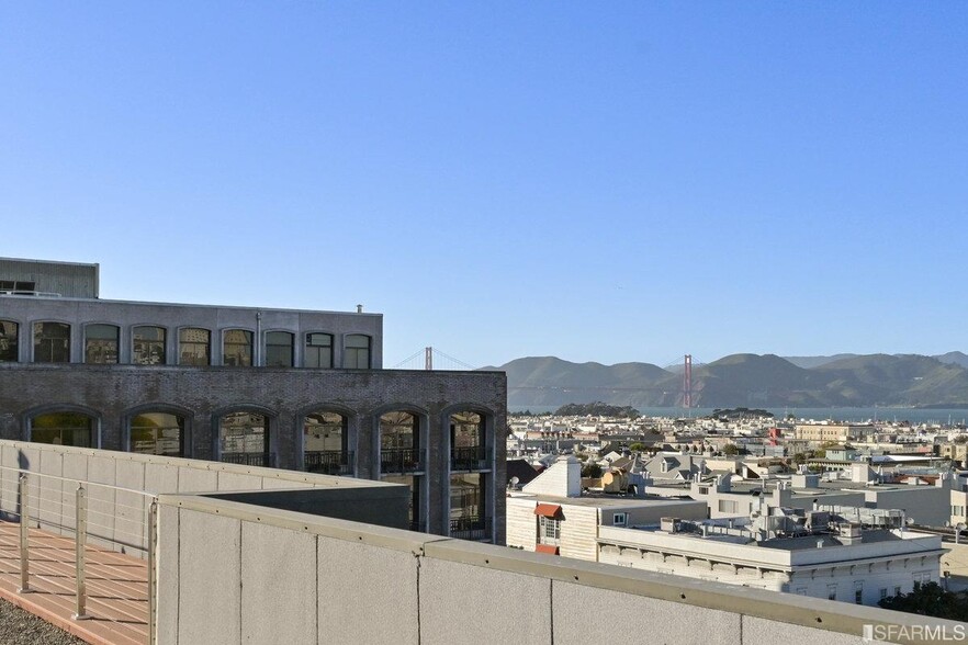 Roof deck view - 2920 Buchanan St