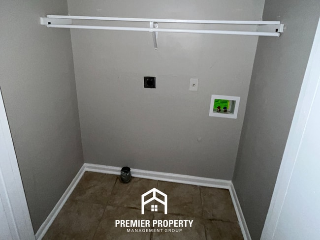 Building Photo - 1624 Nellie Rd