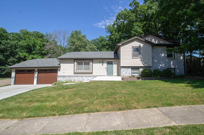 Primary Photo - 3104 Oak Lawn Dr