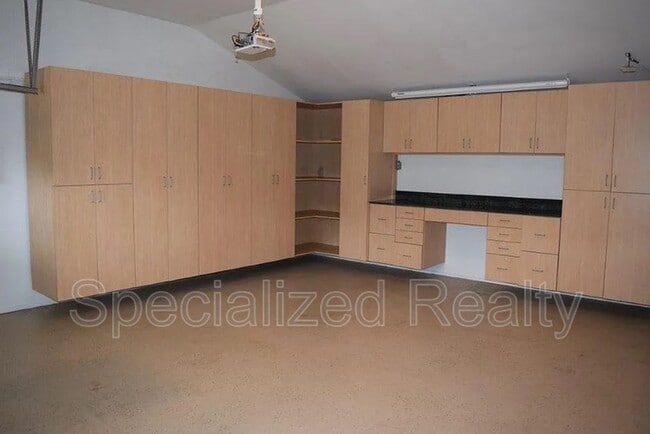 Building Photo - 3694 Berwick Dr