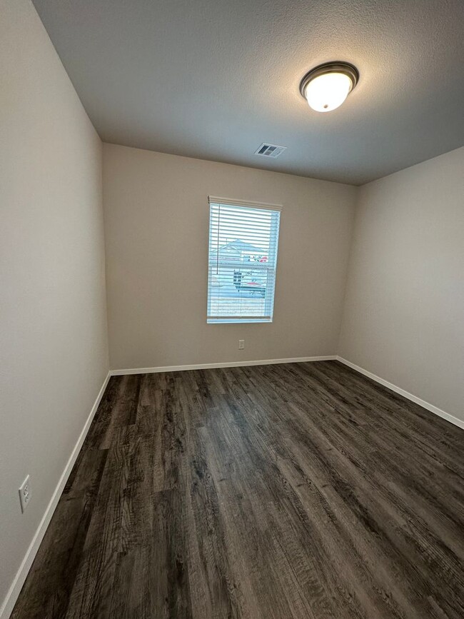 Building Photo - *Pre-leasing* Three Bedroom | Two Bath Hom...