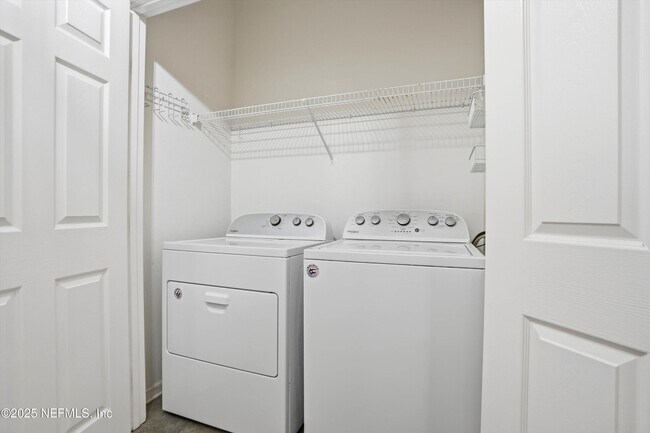 Building Photo - 10550 Baymeadows Rd