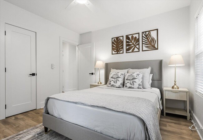 Building Photo - 643 W 8th Ave