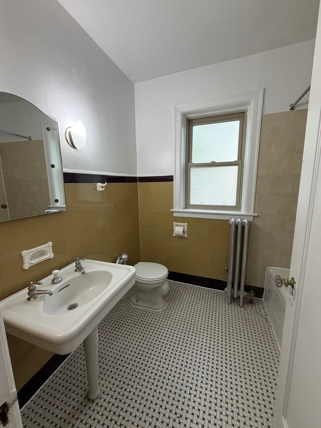 Building Photo - 5230 N Rockwell St