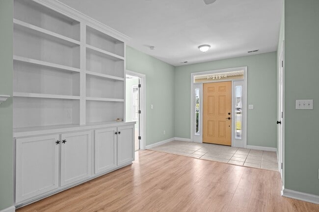 Building Photo - Four Bed Brandywine Home Available Now