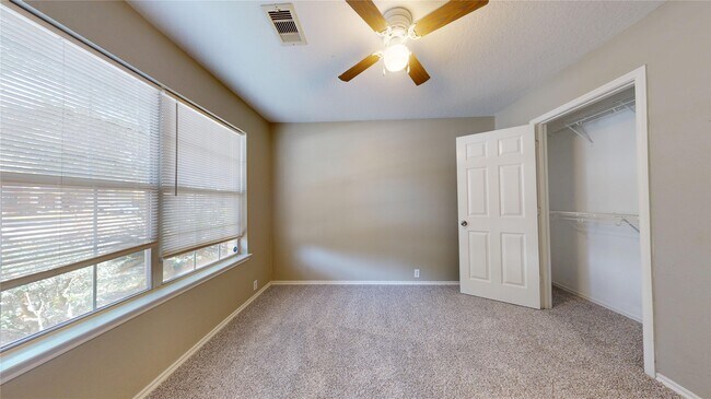 Building Photo - 6007 Baldwin Elm St