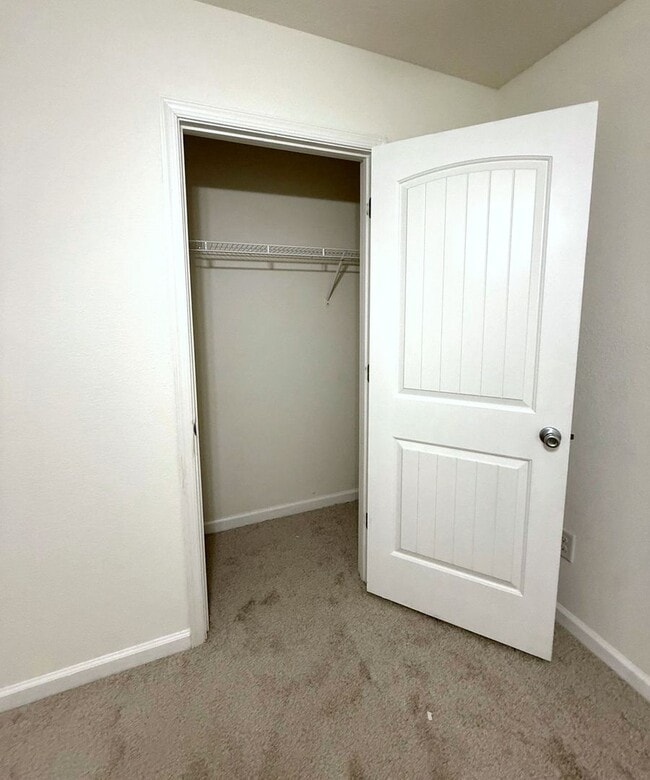 Building Photo - Spacious 4BR Home with Large Fenced Yard & Prime Location