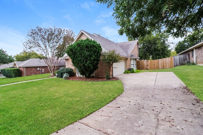 Building Photo - 524 E Lanett Dr