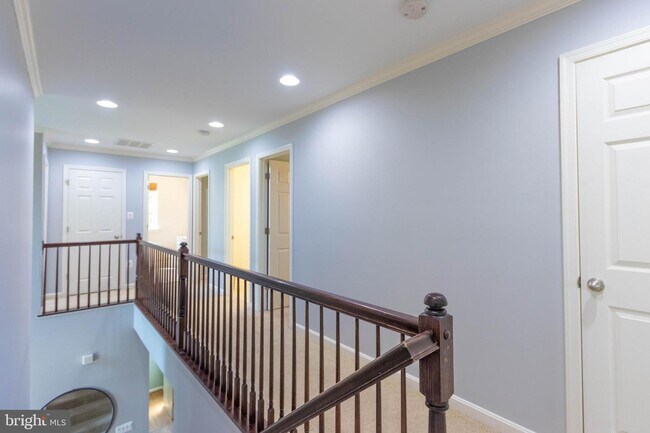 Building Photo - 8061 Side Hill Dr