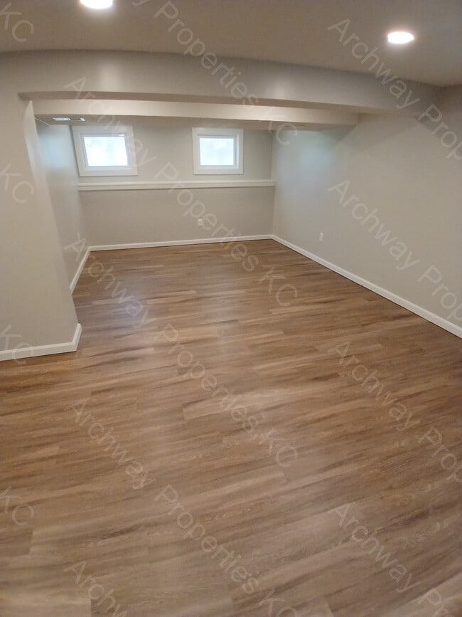 Building Photo - 5103 Long Dr
