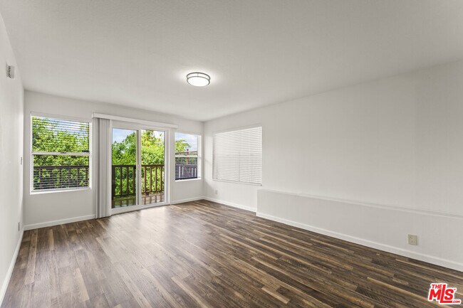 Building Photo - 11621 Sunshine Terrace