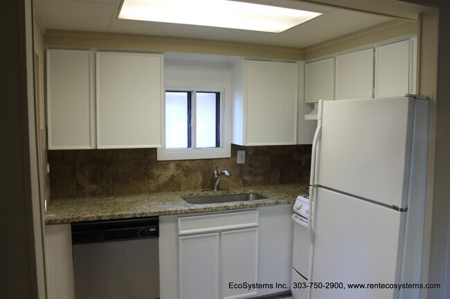 Building Photo - Highlands 1 Bedroom 1 Bath w/ Yard and Laundry!