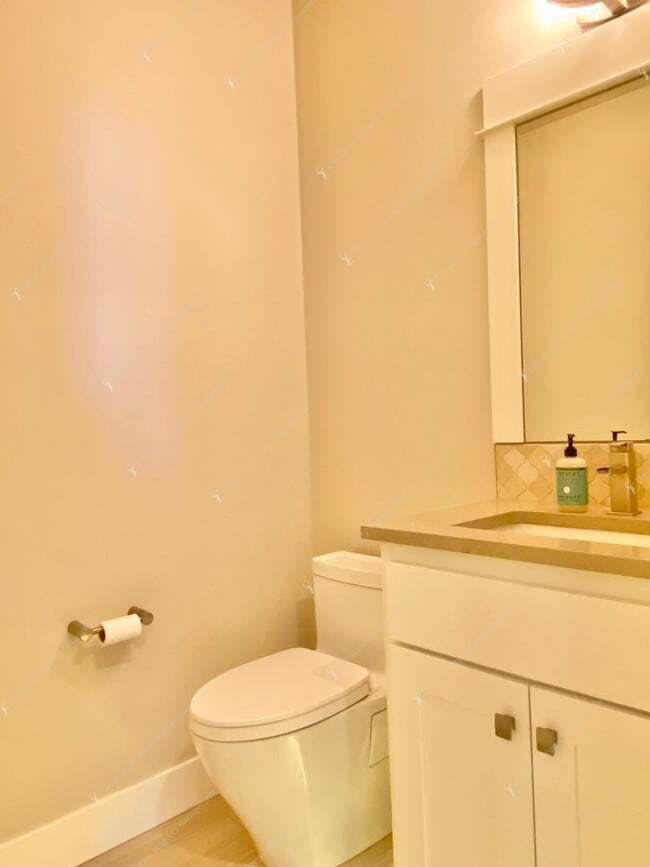 Building Photo - Luxury Single-Level 3BR - 3.5BA Living in Tetherow