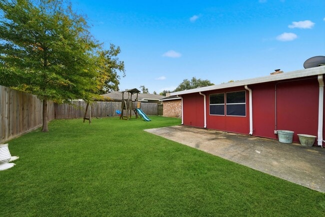 Building Photo - 3226 Springhill Dr