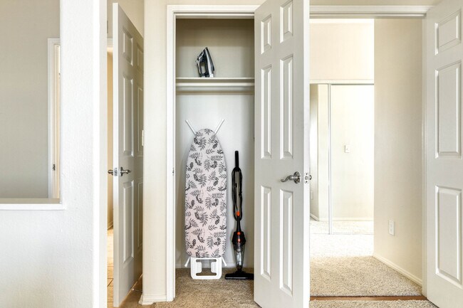 Building Photo - 1561 S Barrington Ave