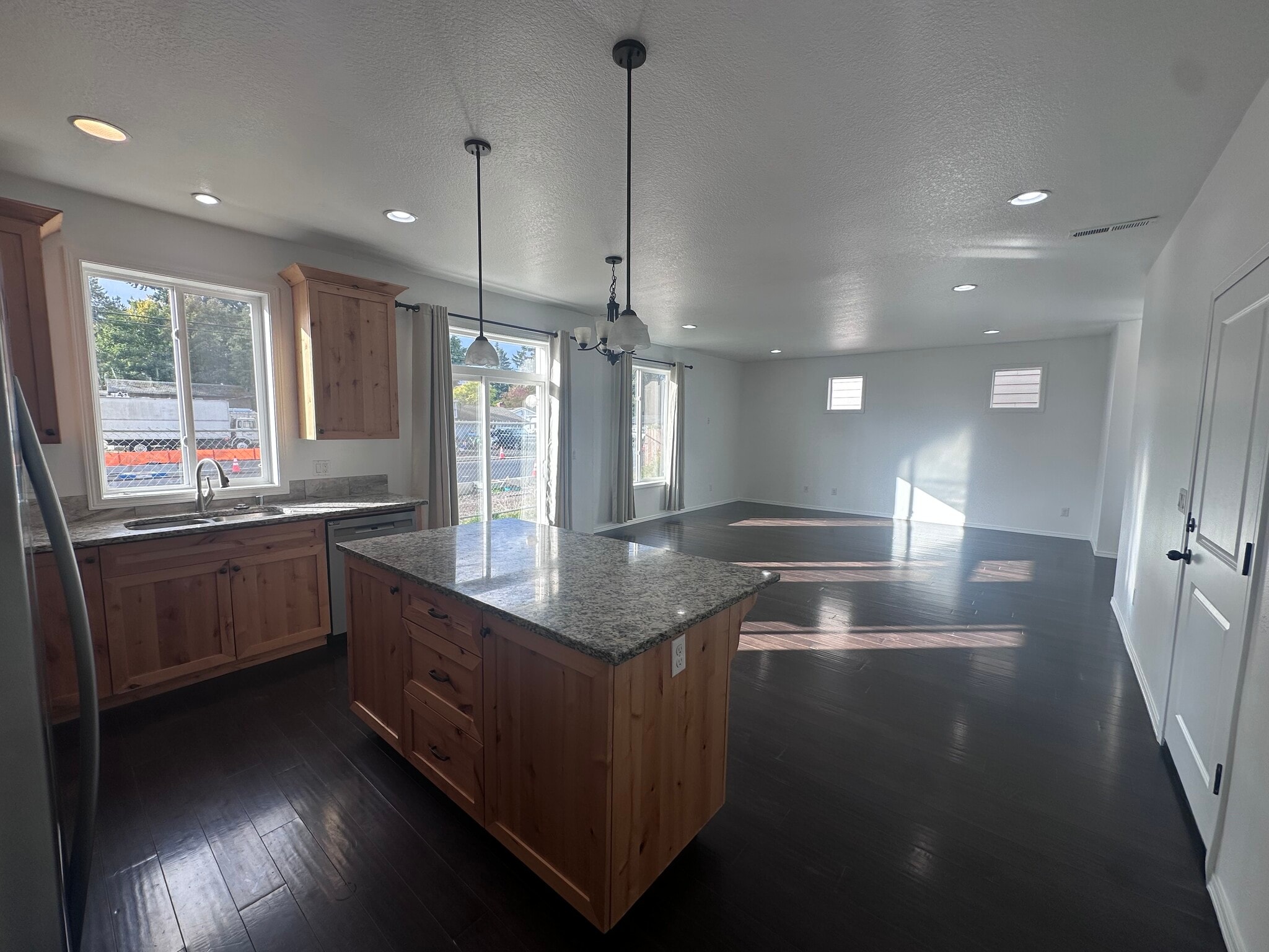 Building Photo - 13700 NE 64th Cir